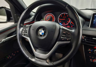 Подержанный автомобиль BMW X5 2017 года (16 фото)