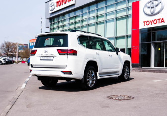 Новый Toyota Land Cruiser Suv 2025 (5 фото)