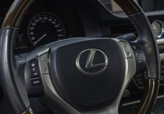 Подержанный автомобиль Lexus ES 2013 года (23 фото)
