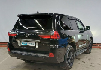 Подержанный автомобиль Lexus LX 2016 года (5 фото)