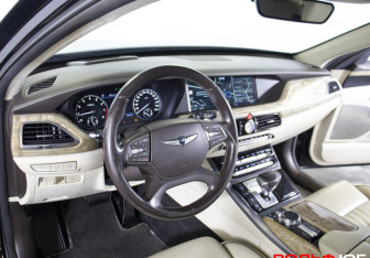 Подержанный автомобиль Genesis G90 2017 года (13 фото)