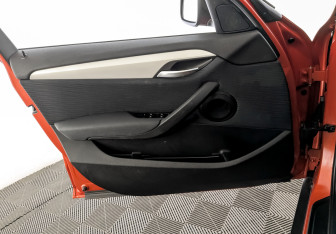 Подержанный автомобиль BMW X1 2014 года (19 фото)