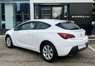 Подержанный автомобиль Opel Astra Hatchback 2014 года (7 фото)