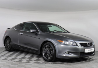Подержанный автомобиль Honda Accord Coupe 2009 года (3 фото)
