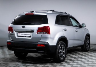 Подержанный автомобиль Kia Sorento 2011 года (5 фото)