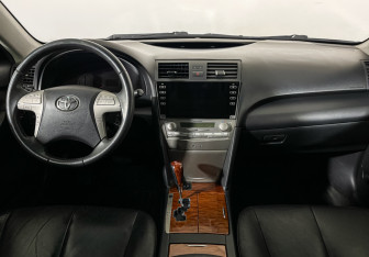Подержанный автомобиль Toyota Camry Sedan 2011 года (12 фото)