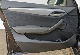 Подержанный автомобиль BMW X1 2014 года (17 фото)