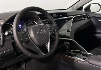Подержанный автомобиль Toyota Camry Sedan 2019 года (19 фото)