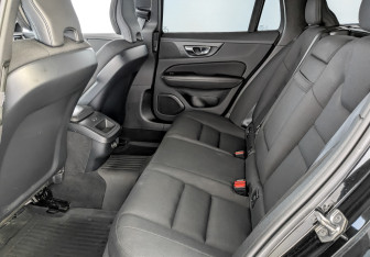 Подержанный автомобиль Volvo V60 2020 года (12 фото)