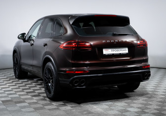 Подержанный автомобиль Porsche Cayenne 2015 года (7 фото)