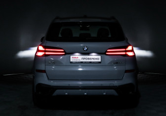 Подержанный автомобиль BMW X5 2025 года (19 фото)
