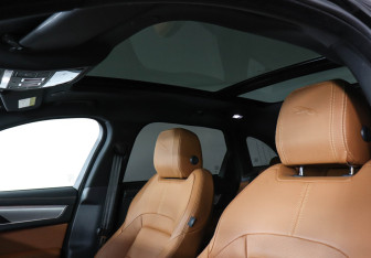 Подержанный автомобиль Jaguar F-Pace 2023 года (13 фото)