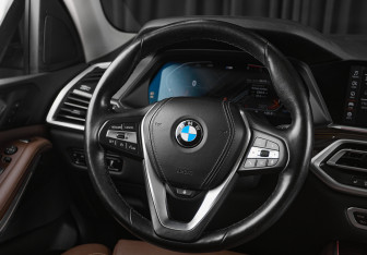 Подержанный автомобиль BMW X5 2021 года (15 фото)
