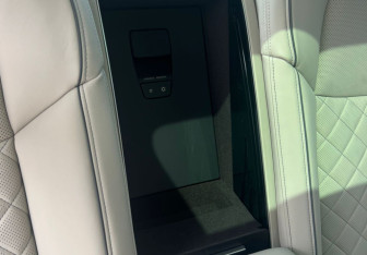 Новый Audi A8 2025 (2 фото)