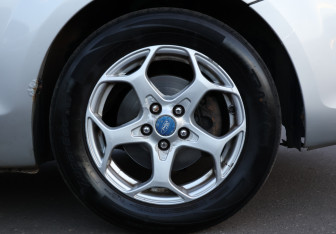 Подержанный автомобиль Ford Focus Sedan 2011 года (16 фото)