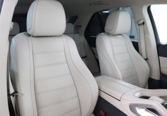 Подержанный автомобиль Mercedes-Benz GLE 2019 года (16 фото)