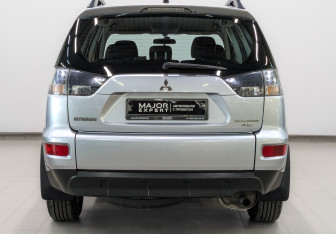 Подержанный автомобиль Mitsubishi Outlander 2011 года (6 фото)