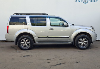 Подержанный автомобиль Nissan Pathfinder 2010 года (4 фото)
