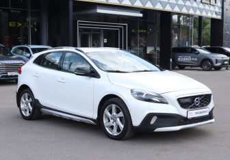 Подержанный автомобиль Volvo V40 Hatchback 2014 года (3 фото)