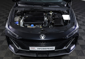 Подержанный автомобиль Changan UNI-V 2023 года (9 фото)