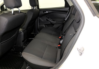 Подержанный автомобиль Ford Focus Sedan 2018 года (12 фото)