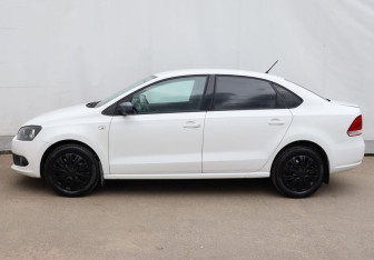 Подержанный автомобиль Volkswagen Polo Sedan 2013 года (8 фото)