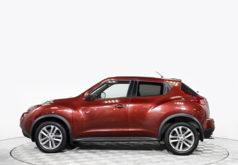 Подержанный автомобиль Nissan Juke 2012 года (8 фото)
