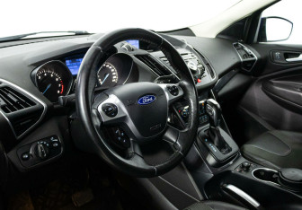 Подержанный автомобиль Ford Kuga 2015 года (9 фото)