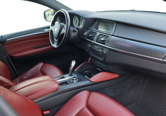 Подержанный автомобиль BMW X6 2013 года (10 фото)