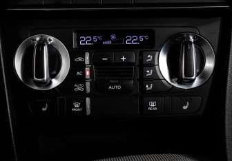 Подержанный автомобиль Audi Q3 2012 года (16 фото)