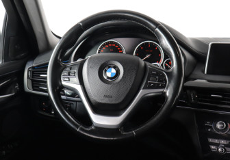 Подержанный автомобиль BMW X6 2017 года (15 фото)