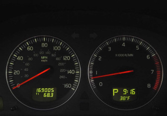 Подержанный автомобиль Volvo XC90 2004 года (13 фото)