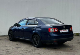 Подержанный автомобиль Volkswagen Jetta Sedan 2007 года (7 фото)