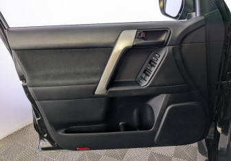 Подержанный автомобиль Toyota Land Cruiser Prado 2021 года (15 фото)