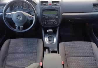 Подержанный автомобиль Volkswagen Jetta Sedan 2009 года (10 фото)