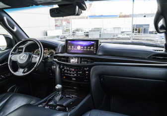 Подержанный автомобиль Lexus LX 2016 года (13 фото)