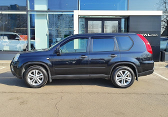 Подержанный автомобиль Nissan X-Trail 2012 года (8 фото)
