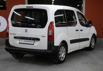 Подержанный автомобиль Peugeot Partner 2010 года (5 фото)