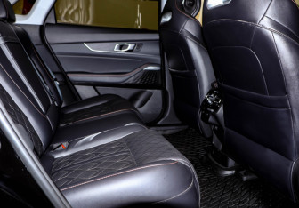 Подержанный автомобиль Changan UNI-K 2023 года (6 фото)