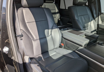 Подержанный автомобиль Toyota Sequoia 2023 года (27 фото)