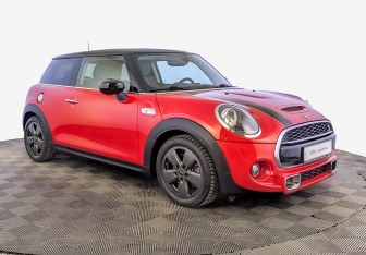 Подержанный автомобиль MINI Hatch 2020 года (3 фото)