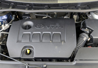 Подержанный автомобиль Toyota Corolla Sedan 2012 года (9 фото)