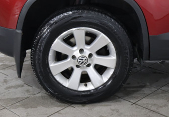 Подержанный автомобиль Volkswagen Tiguan 2011 года (9 фото)