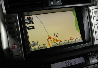 Подержанный автомобиль Toyota Land Cruiser Prado 2010 года (16 фото)