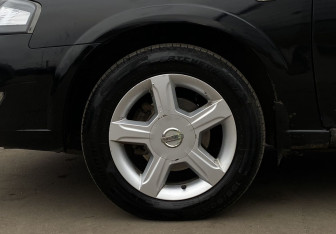 Подержанный автомобиль Nissan Almera Classic 2006 года (9 фото)