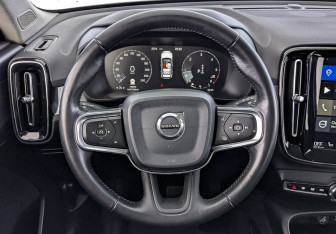 Подержанный автомобиль Volvo XC40 2018 года (21 фото)