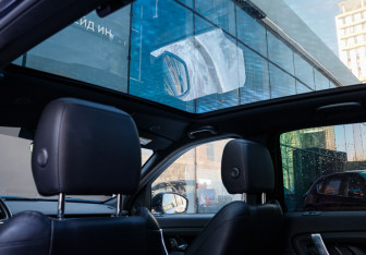 Подержанный автомобиль Land Rover Discovery Sport 2021 года (12 фото)