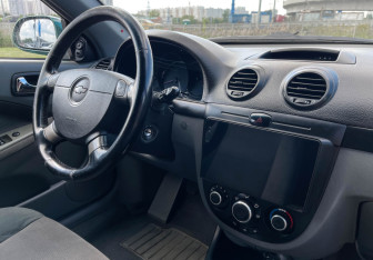 Подержанный автомобиль Chevrolet Lacetti Wagon 2007 года (9 фото)