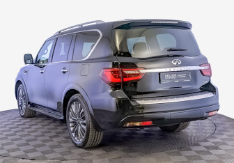 Подержанный автомобиль Infiniti QX80 2019 года (7 фото)