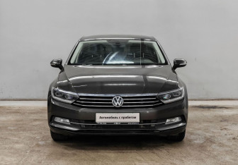Подержанный автомобиль Volkswagen Passat Sedan 2015 года (2 фото)